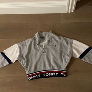 Tommy Hilfiger quarter zip. SIZE MEDIUM